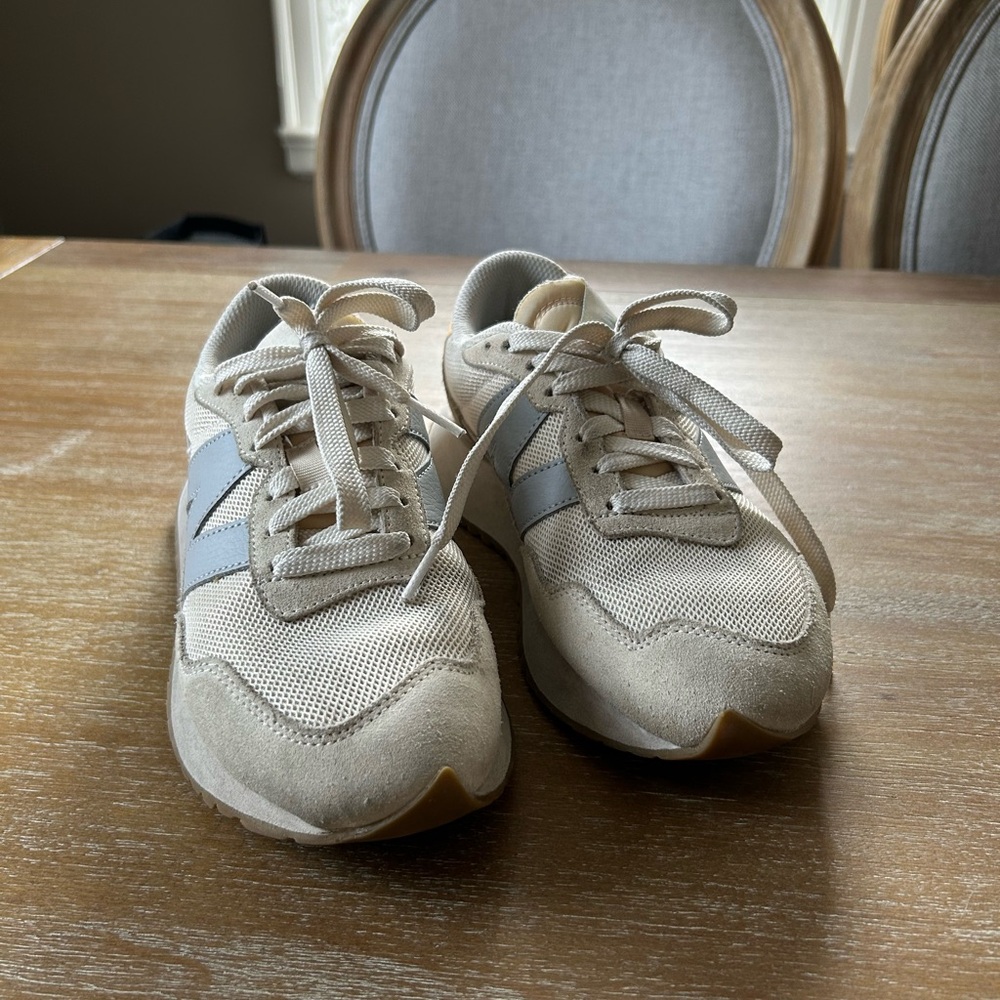 New Balance Women's Sneakers - Cream and Gray